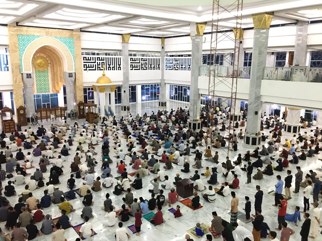 Suasana Shalat Tarawih di Masjid Al Alam Kendari pada Masa Pandemi Covid-19, Foto: Ald