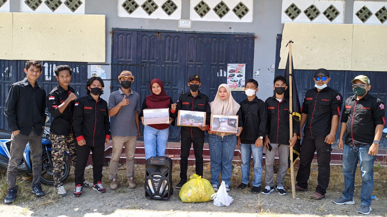 Dewan Pengurus Poros Ikatan Pemuda Kodeoha-Tiwu (DP PRIP-KAT), melakukan penggalangan dana untuk membantu korban banjir di Walenrang, Kabupaten Luwu, Sulawesi Selatan (Sulsel). Foto: Ald.
