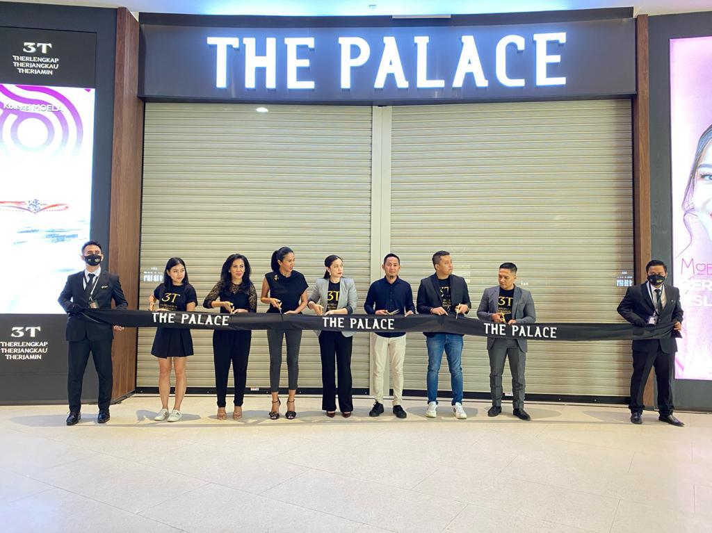 Gerai Perhiasan Terbesar Indonesia 'The Palace' Kini Hadir di The Park Kendari. Foto: Aldho/sultrainformasi.com.