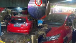 Mobil Honda Jazz di Kendari Tabrak 2 Rumah, Ditemukan Botol Amer di TKP